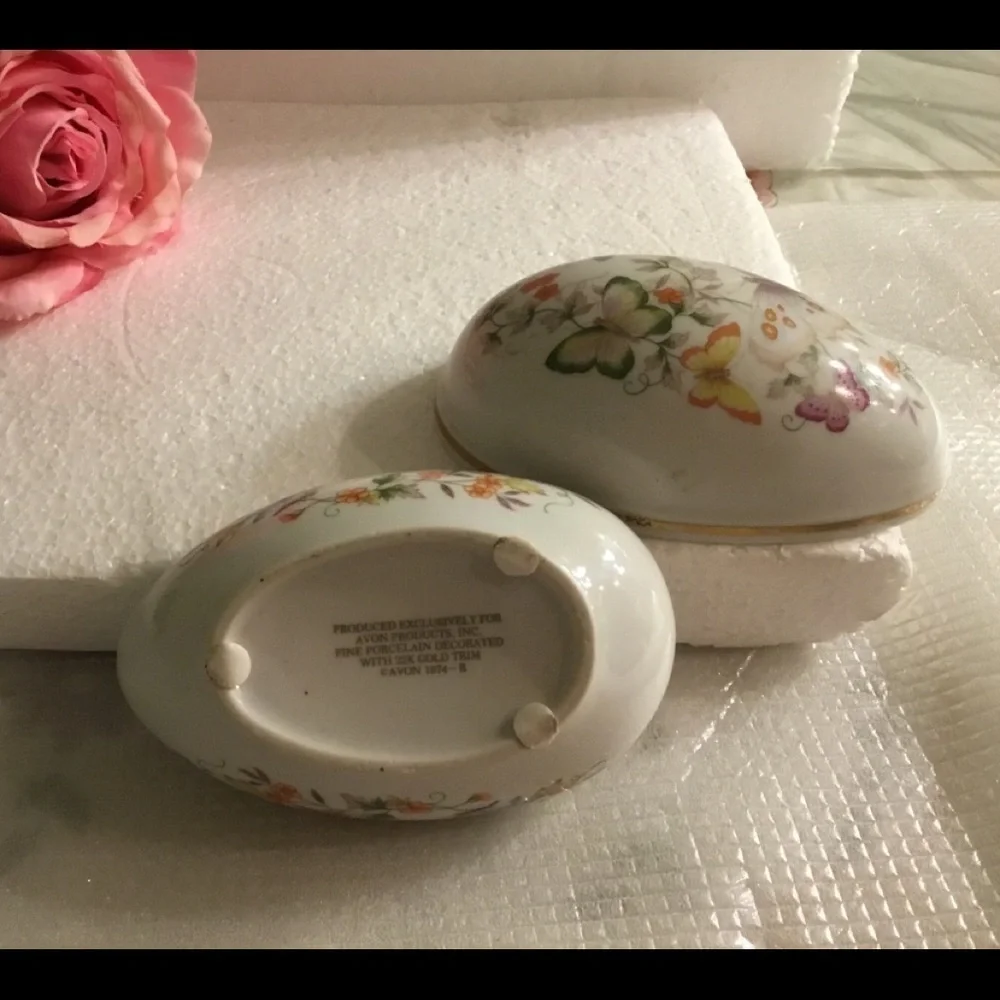 22‎ KARAT GOLD TRIM VINTAGE TRINKETS EGG BOX🌹